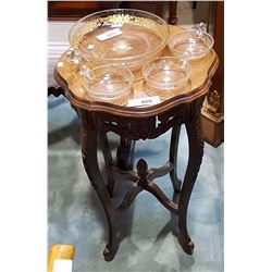 MAHOGANY OCCASIONAL TABLE W/CARVED SKIRT