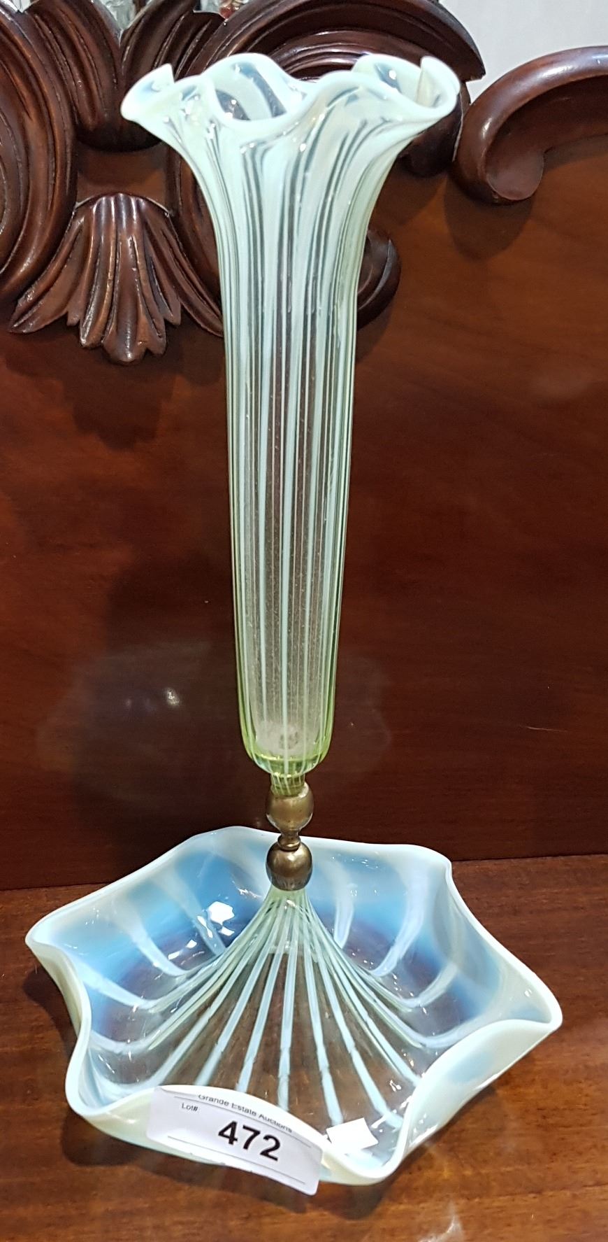SINGLE HORN VASELINE GLASS EPERGNE