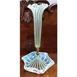 SINGLE HORN VASELINE GLASS EPERGNE