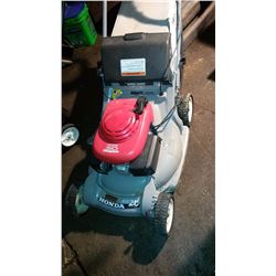 Honda 5.0 hrb215 Lawnmower