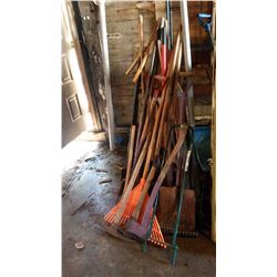 Mixed Lot Of Garden Tools