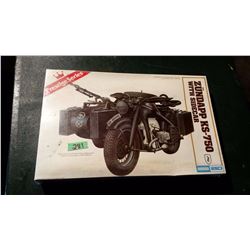 Aurora Zund App KS-750 With Side Car 1/9 Scale Sealed Model