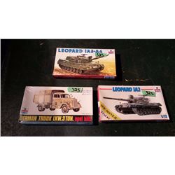 Models (3) (2 Sealed) Complete