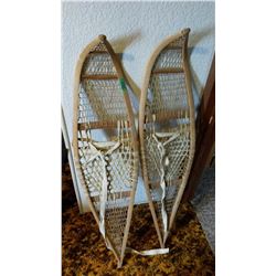48x10 Inch Vintage Snow Shoes With Straping