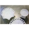 Image 3 : 3 PIECES MILK GLASS