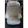 Image 2 : WHITE LEATHER SWIVER CHAIR