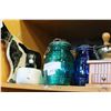 Image 2 : SHELF LOT OF COUNTRY STYLE DECORATIVE PIECES