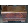 Image 2 : HONDERICH CEDAR BLANKET BOX HOPE CHEST