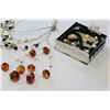 Image 2 : LOT OF PEARL AND BEAD JEWELLRY