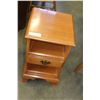 Image 2 : MAPLE 1-DRAWER NIGHTSTAND