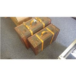 Set of 2 antique looking storage cases