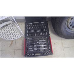 Husky socket and set