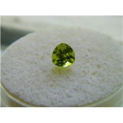GEM STONE - TRILLION FACETED PERIDOT - 5.6SIDES X 4.1H mm - ~0.69CT