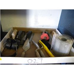 BOX OF TROWELLS/EAR PROTECTION/MESH