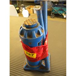 BLUE HYDROAULIC JACK WITH HANDLE