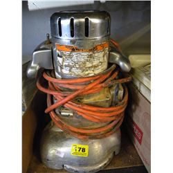 DUST COLLECTING VACUUM HEAD