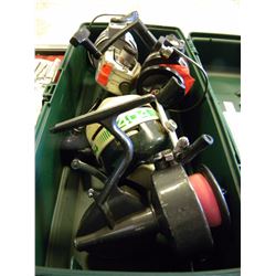 4 FISHING REELS & TACKLE BOX