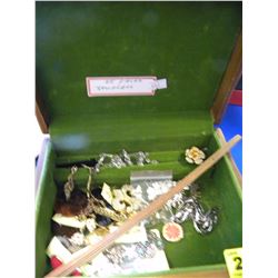 25 PIECES OF JEWELLERY WITH BOX