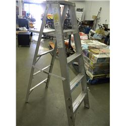 BOND ALUMINUM 5' FT INDUSTRIAL GRADE LADDER