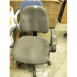 2 ROLLING SWIVEL OFFICE CHAIRS
