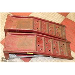 SET OF VEHICLE RAMPS