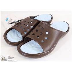 PAIR OF GEKKO SANDALS MENS SIZE 7/8