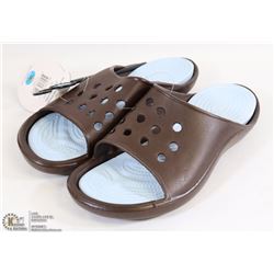 PAIR OF GEKKO SANDALS MENS SIZE 7/8