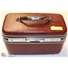Image 1 : VINTAGE TRAVEL CASE
