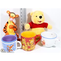 FLAT OF WINNIE THE POOH AND TIGGER ITEMS