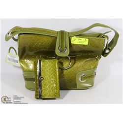 GREEN SNAKE SKIN STYLE WITH ROUND CLASP AND WALLET