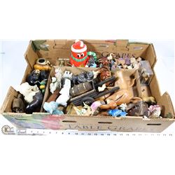 FLAT OF ESTATE COLLECTIBLES INCLUDING JELLY BELLY