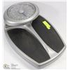 Image 1 : HEAVY DUTY HEALTHOMETER WEIGHT SCALE