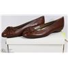 Image 1 : PAIR OF WOMENS FLATS SIZE 6