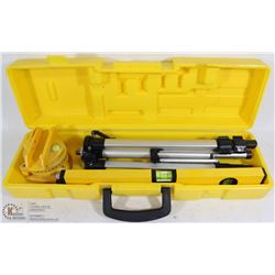 3 PIECE SURVEYORS LEVEL SET IN CASE