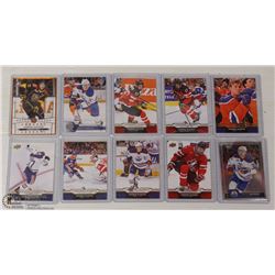 LOT OF 10 CONNOR MCDAVID HOCKEY CARDS