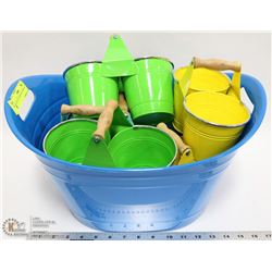 PLASTIC TOTE WITH PLANTER POTS