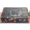 Image 1 : STEAMER TRUNK 21"X35"X12"H