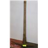 Image 1 : VINTAGE PICK AXE