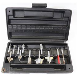 CASE W/12 ROUTER BITS