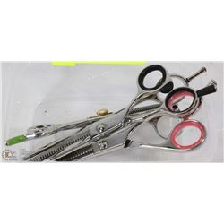 CONTAINER WITH 4 SALON SHEARS