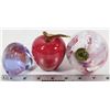 Image 1 : ASSORTMENT OF 3 ART GLASS PAPERWEIGHTS