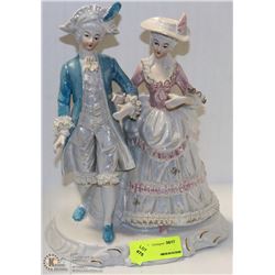 PORCELAIN FIGURINE COUPLE