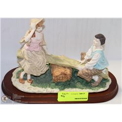 ESTATE COUPLE ORNAMENT