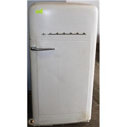 LEONARD REFRIGERATOR CO. OF CANADA REFRIGERATOR