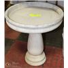 Image 1 : CONCRETE BIRDBATH 2 PIECES  15" X 15"