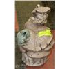 Image 1 : CONCRETE PIXIE WITH SPITTING FROG POND DÉCOR