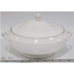 WEDGEWOOD SIGNET PLATINUM 10" ROUND