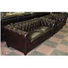 Image 1 : 3PC DIAMOND TUCK PATTERN SOFA SET INCL SOFA, LOVE