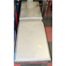 ALUMINUM CHECKERBOARD LOCKABLE TRUCK