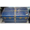 Image 1 : VINTAGE STEAMER TRUNK